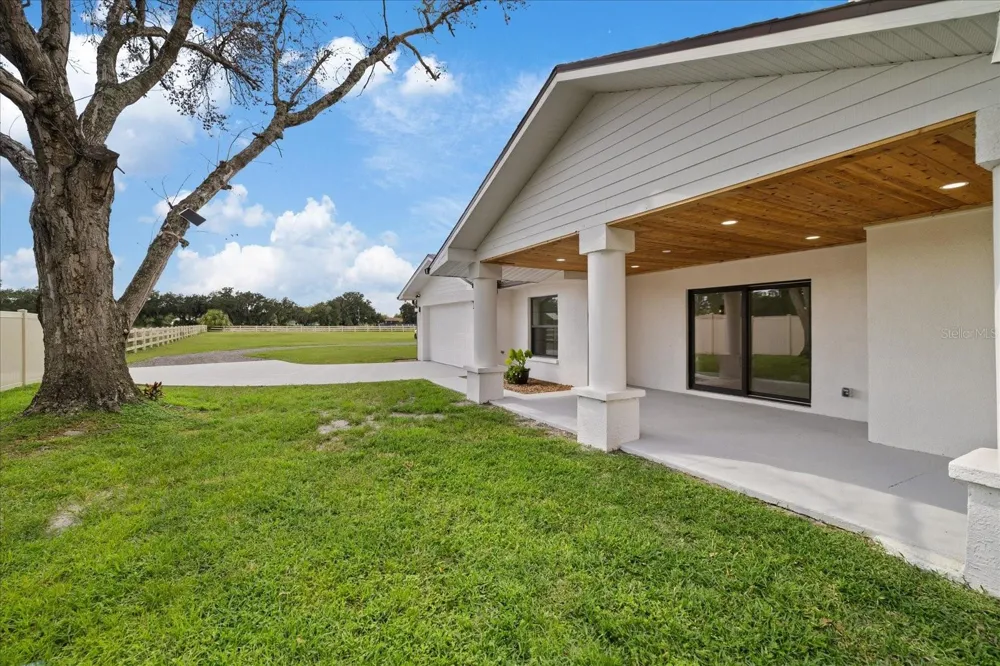 2515 RAGINS LANE Plant City, FL 33567