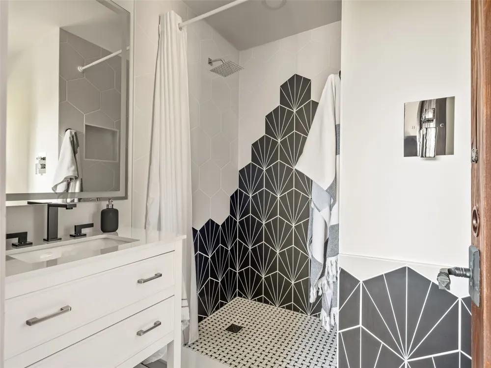 1111 W 12th Street #107 Austin, TX 78703
