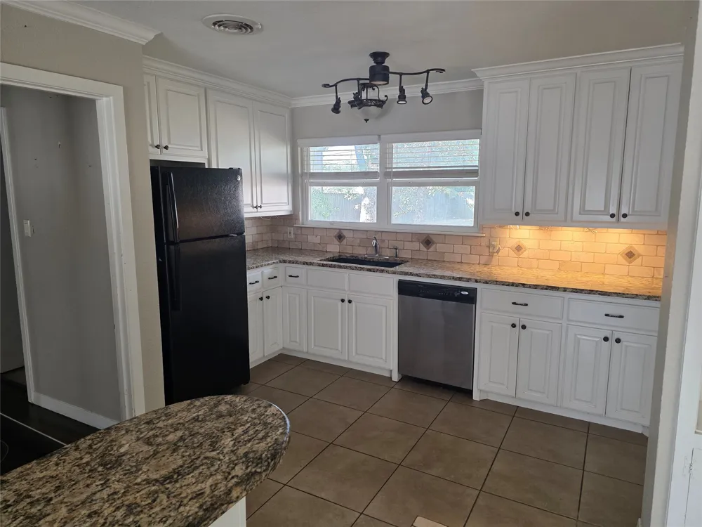 715 Vogel Street Rockdale, TX 76567