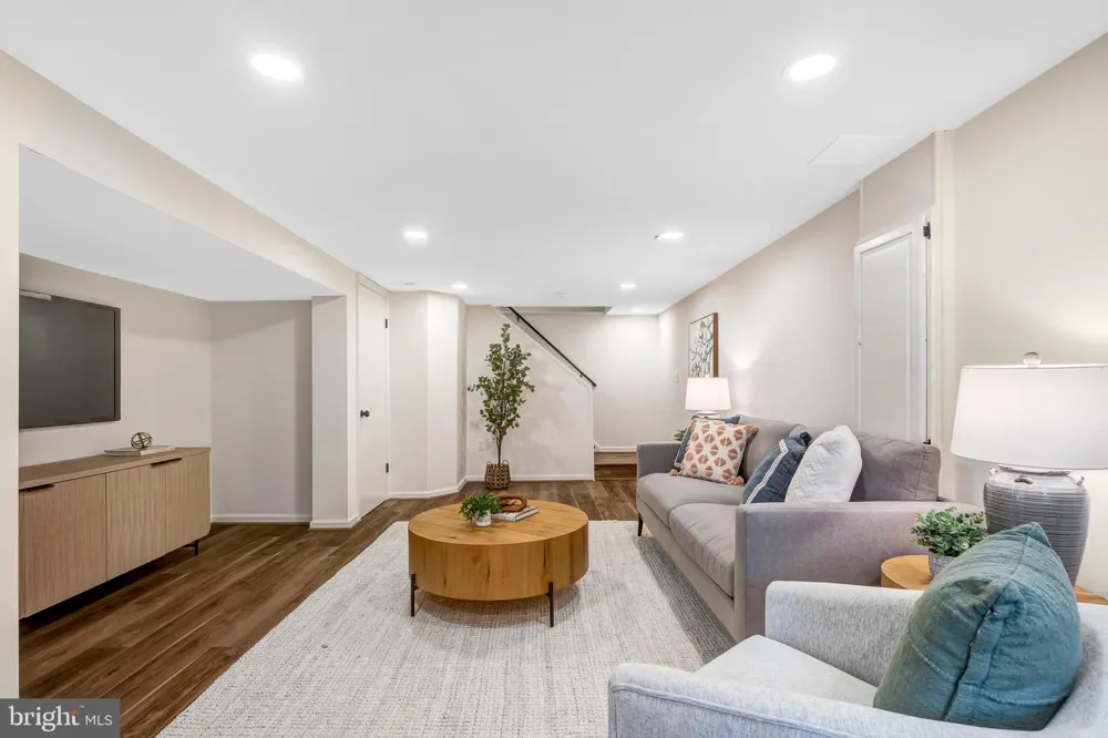 5416 CHATSWORTH COURT Fairfax, VA 22032