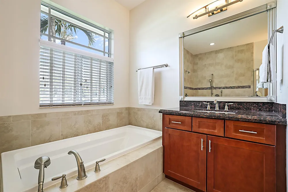 15652 86TH WAY Palm Beach Gardens, FL 33418
