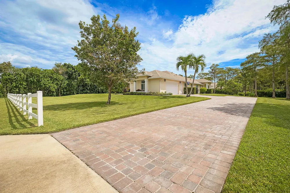15652 86TH WAY Palm Beach Gardens, FL 33418