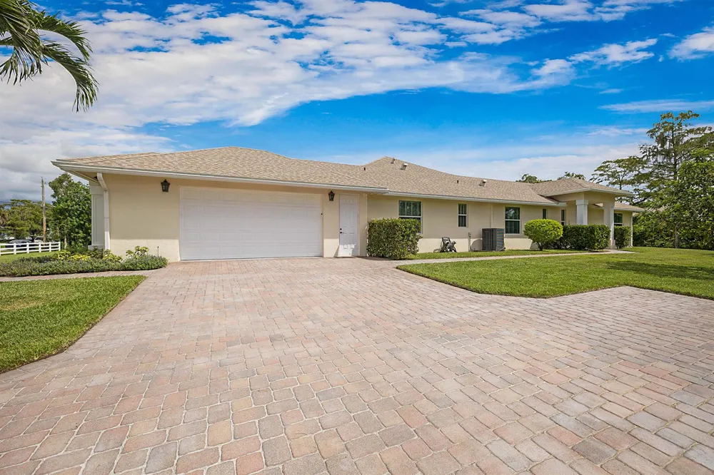 15652 86TH WAY Palm Beach Gardens, FL 33418