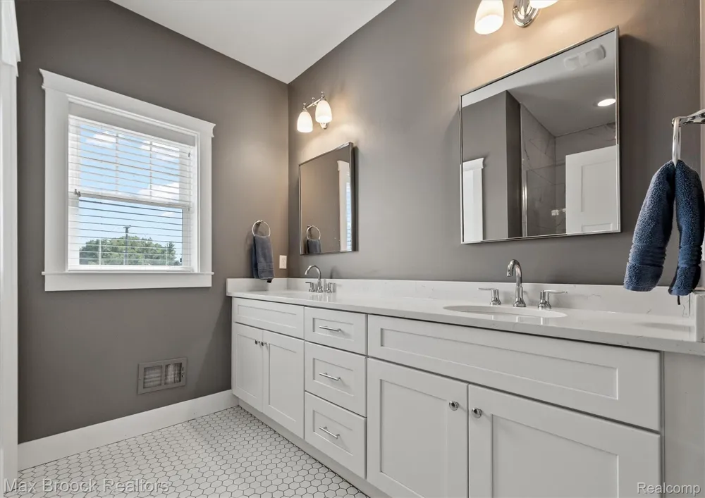 123 Potter Avenue Royal Oak City, MI 48067