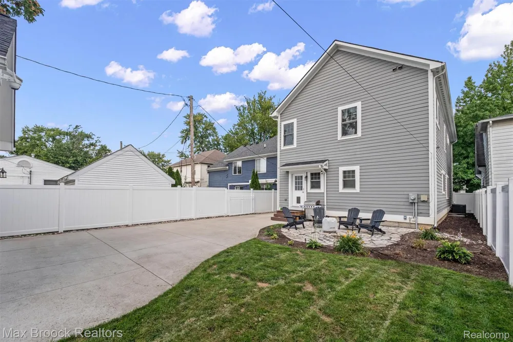 123 Potter Avenue Royal Oak City, MI 48067