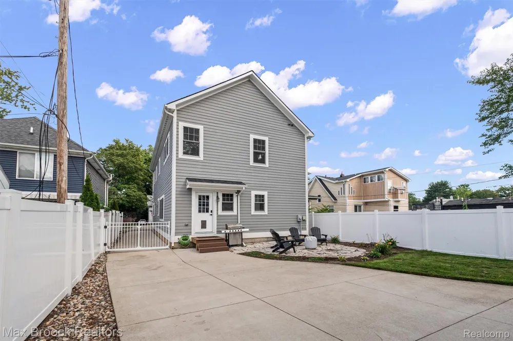 123 Potter Avenue Royal Oak City, MI 48067