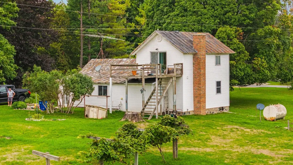 9425 W Coleman Isabella Township, MI 48632