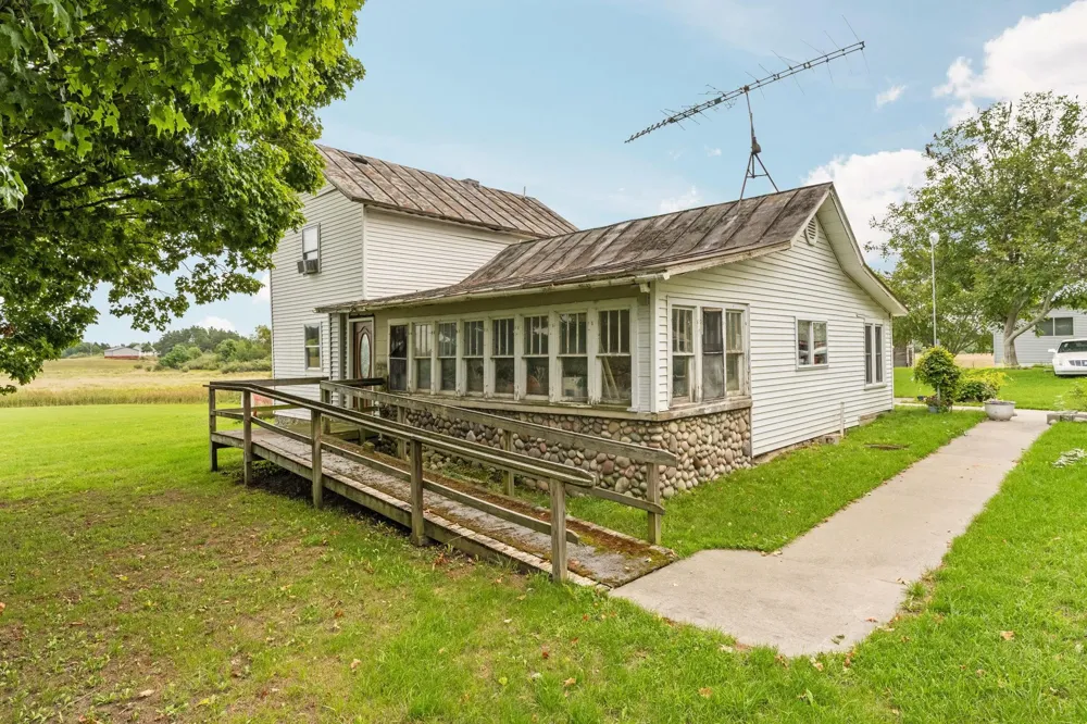 9425 W Coleman Isabella Township, MI 48632