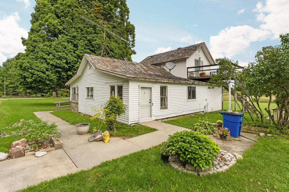 9425 W Coleman Isabella Township, MI 48632