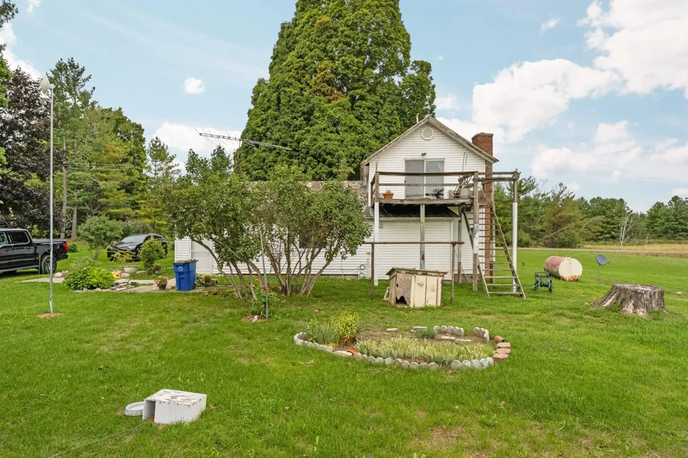 9425 W Coleman Isabella Township, MI 48632