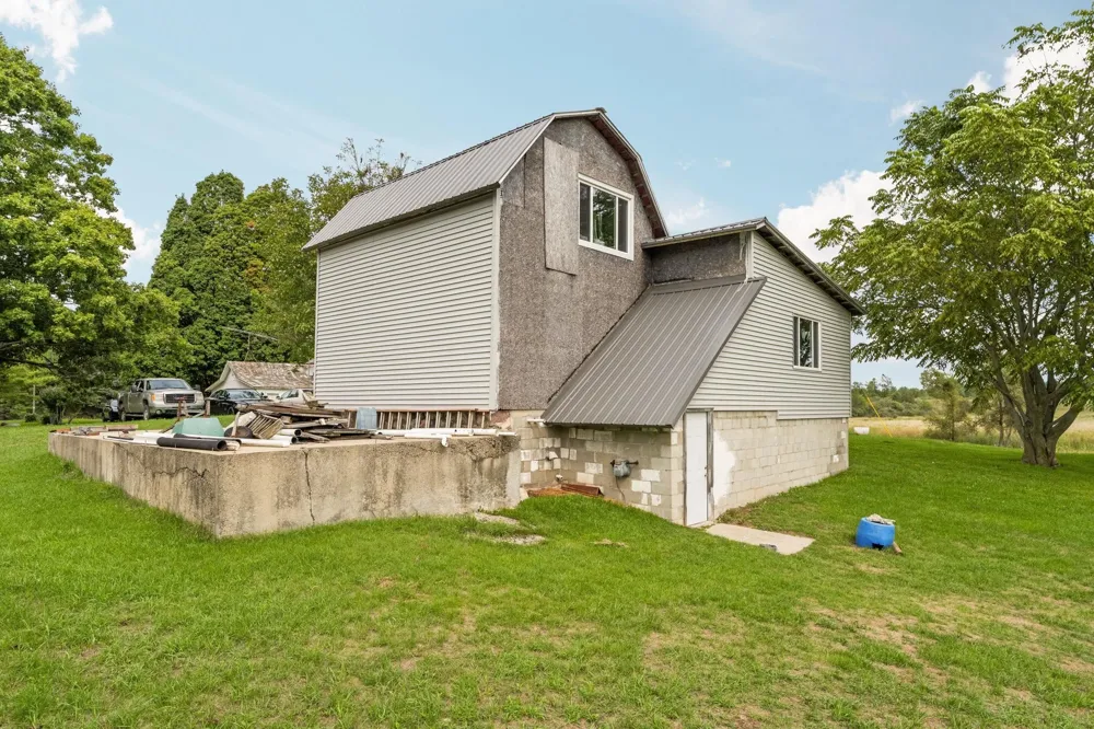 9425 W Coleman Isabella Township, MI 48632