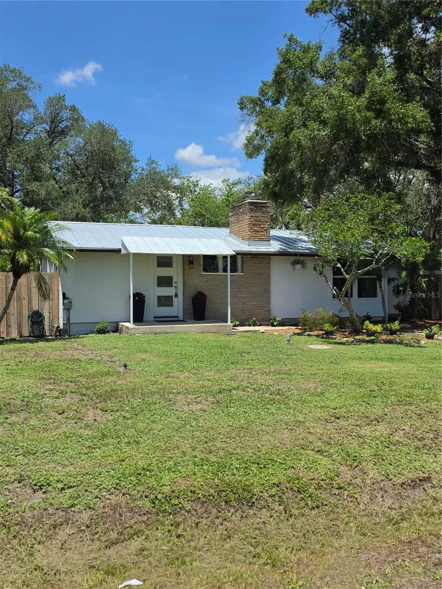 1205 WILLIS AVENUE Sarasota, FL 34232