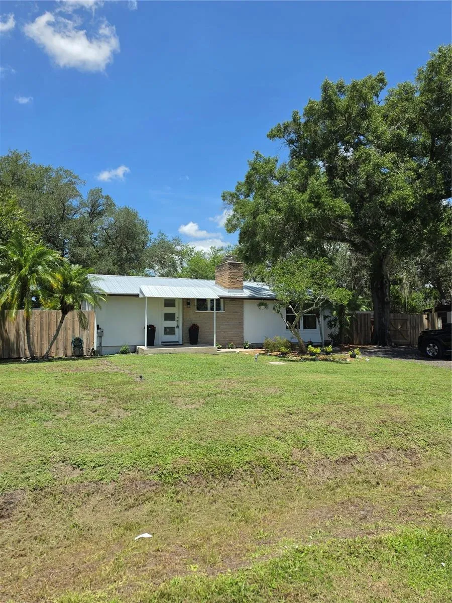 1205 WILLIS AVENUE Sarasota, FL 34232