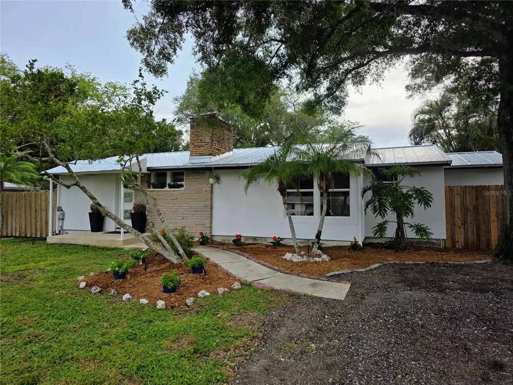 1205 WILLIS AVENUE Sarasota, FL 34232