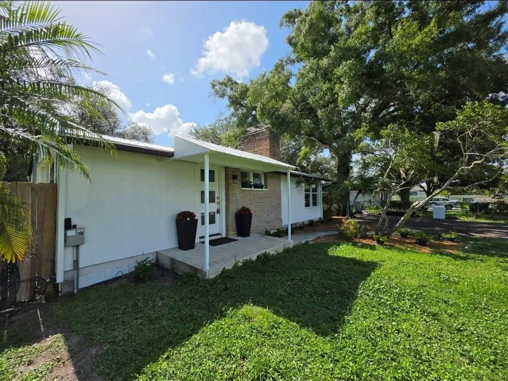 1205 WILLIS AVENUE Sarasota, FL 34232