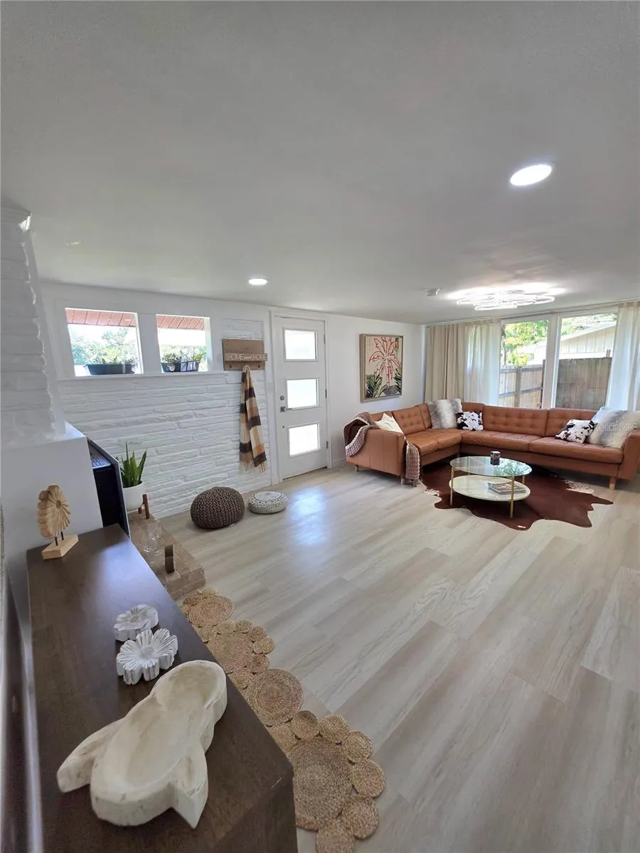 1205 WILLIS AVENUE Sarasota, FL 34232