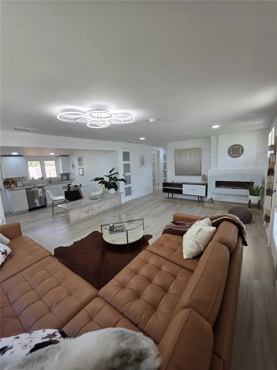 1205 WILLIS AVENUE Sarasota, FL 34232