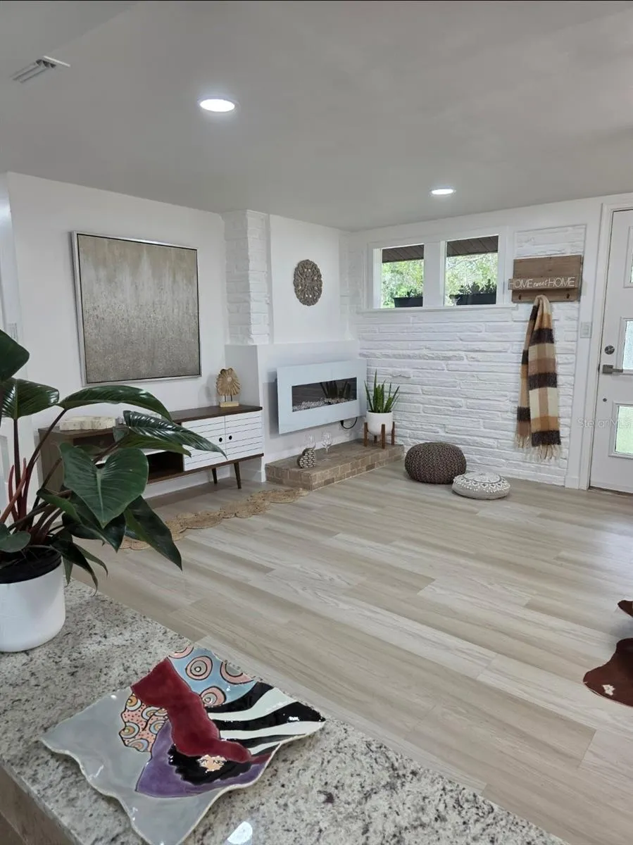 1205 WILLIS AVENUE Sarasota, FL 34232