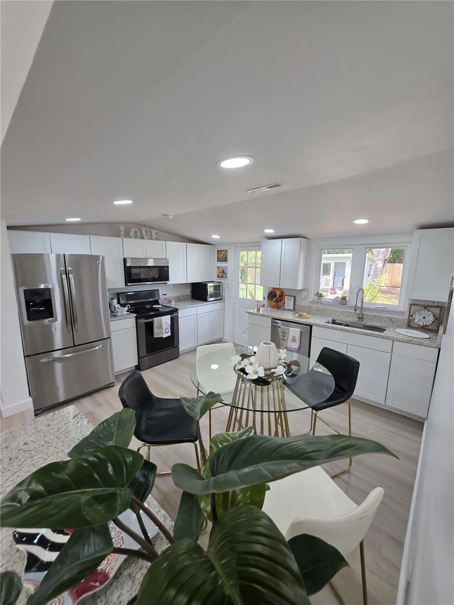 1205 WILLIS AVENUE Sarasota, FL 34232