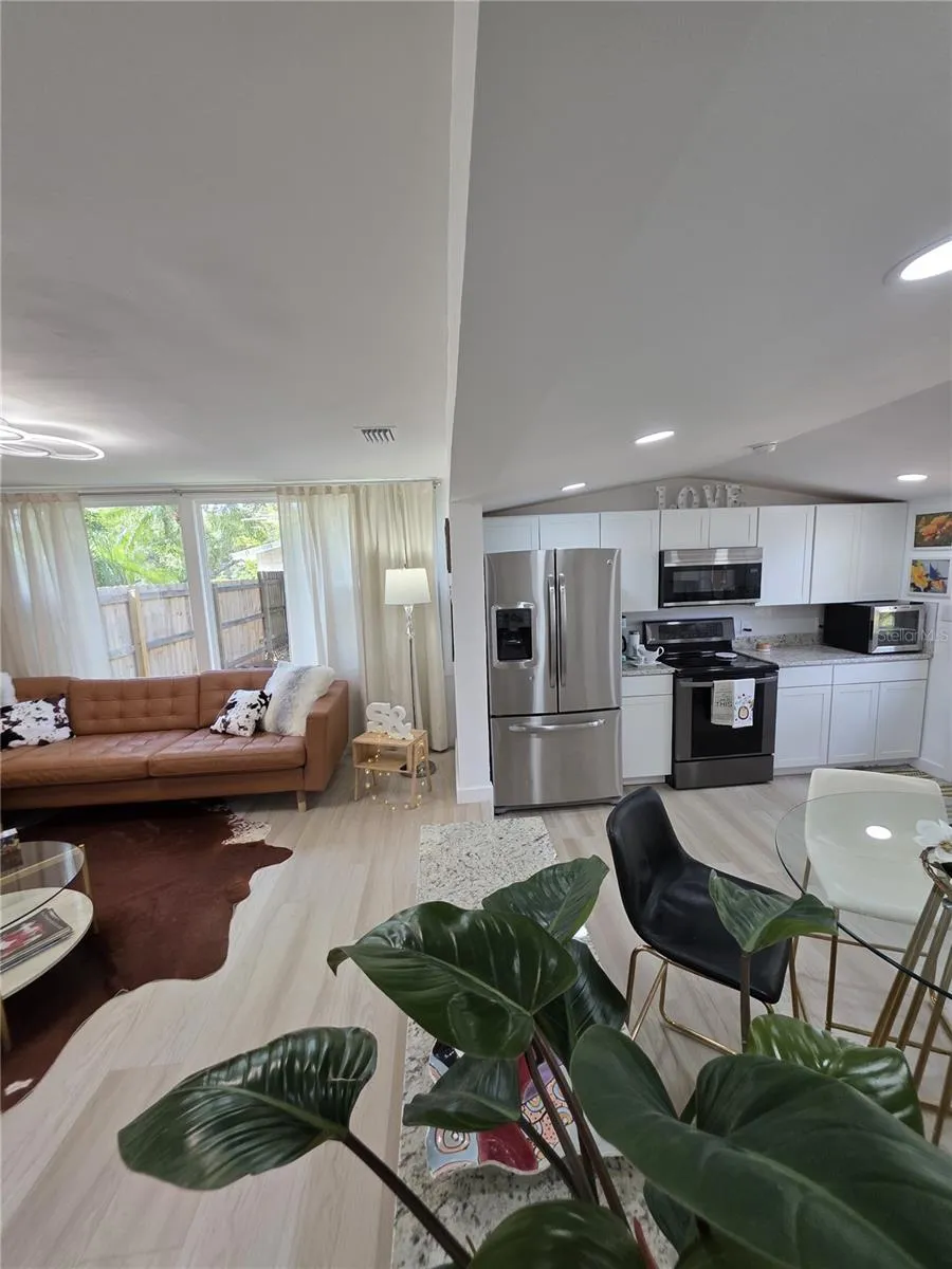 1205 WILLIS AVENUE Sarasota, FL 34232