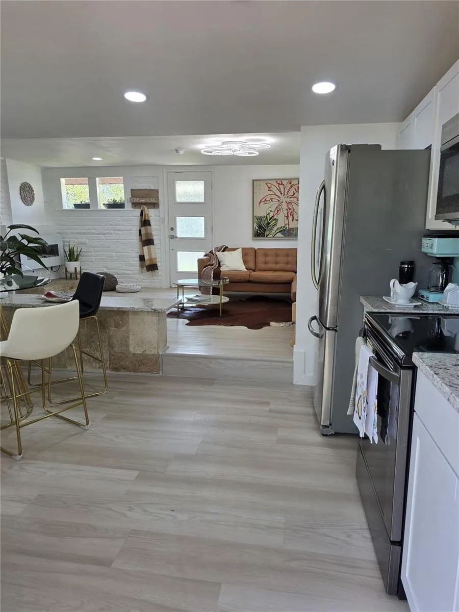 1205 WILLIS AVENUE Sarasota, FL 34232
