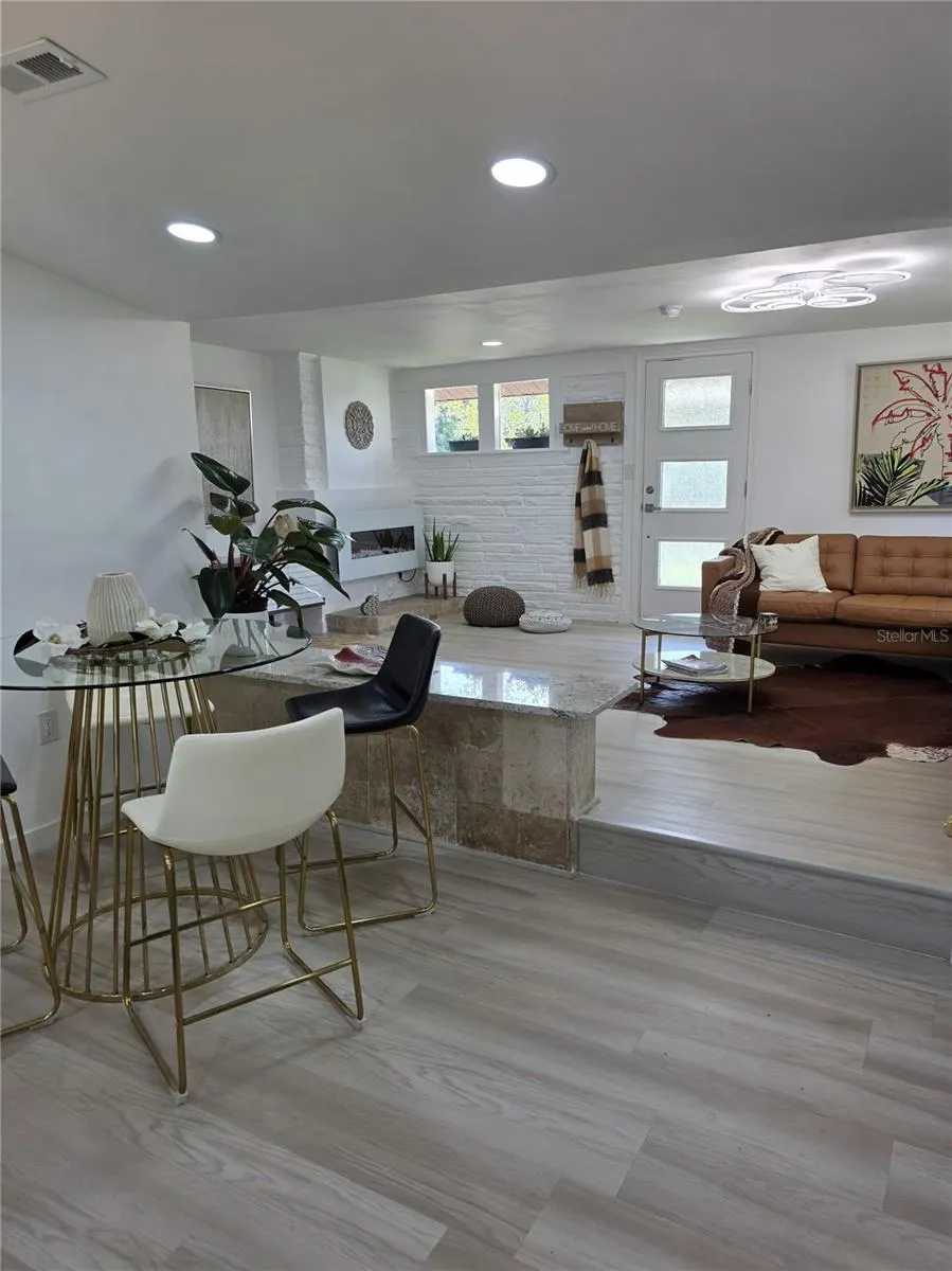 1205 WILLIS AVENUE Sarasota, FL 34232