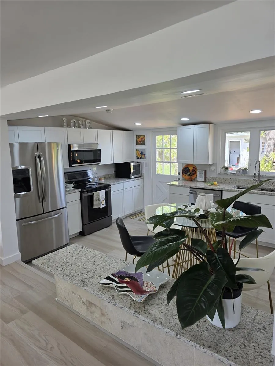 1205 WILLIS AVENUE Sarasota, FL 34232