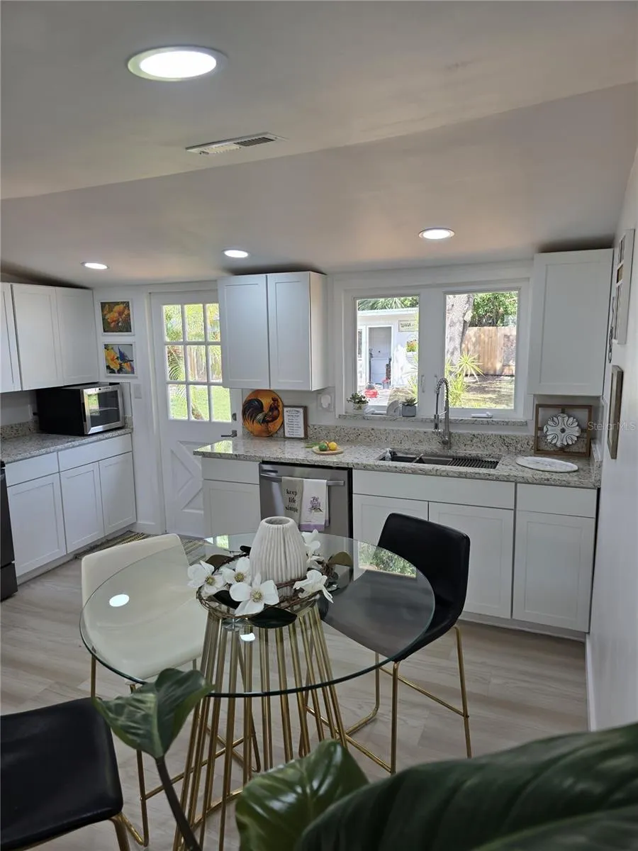 1205 WILLIS AVENUE Sarasota, FL 34232