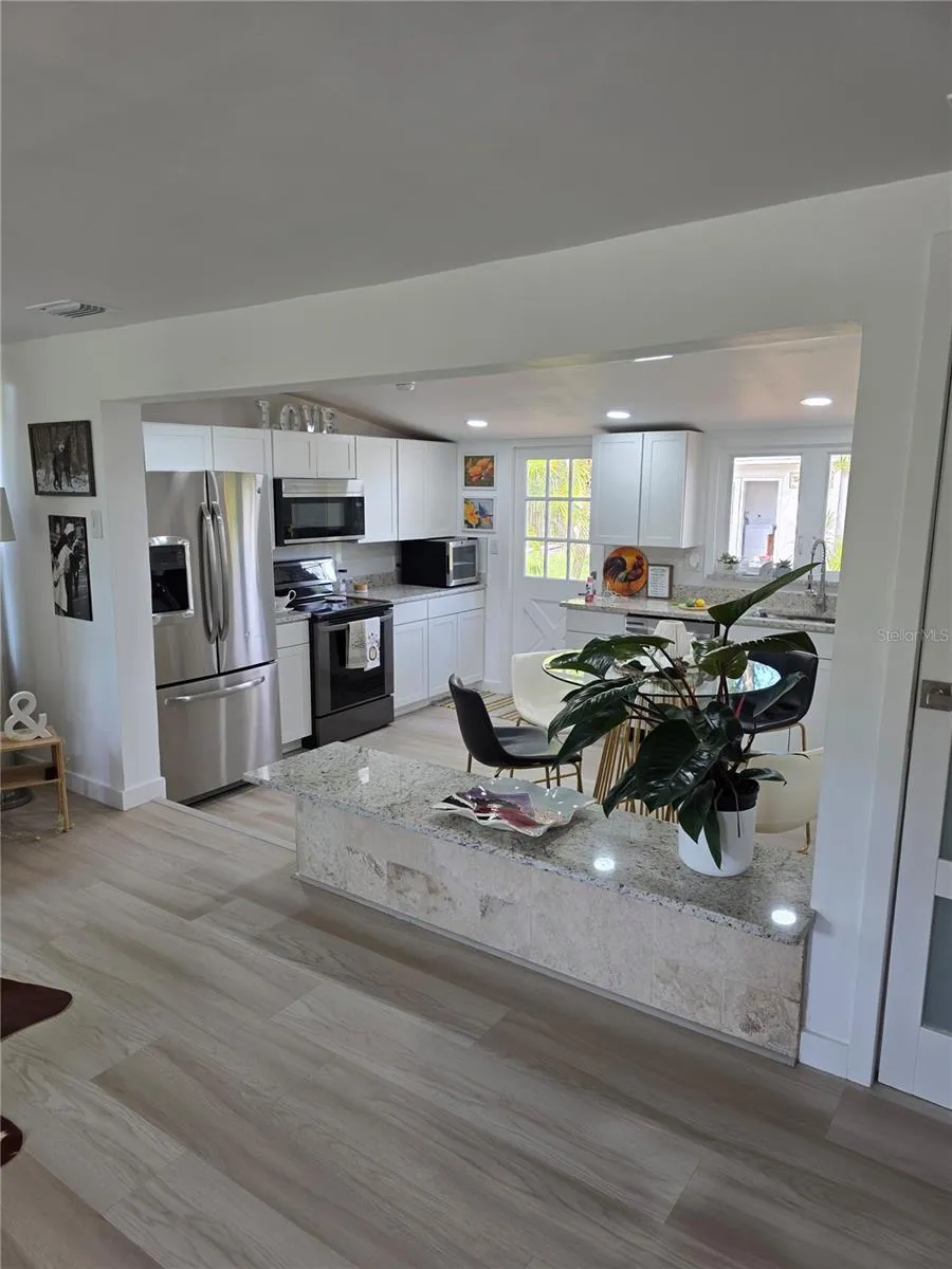 1205 WILLIS AVENUE Sarasota, FL 34232