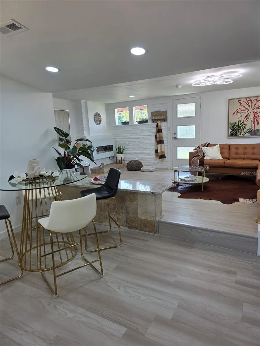 1205 WILLIS AVENUE Sarasota, FL 34232