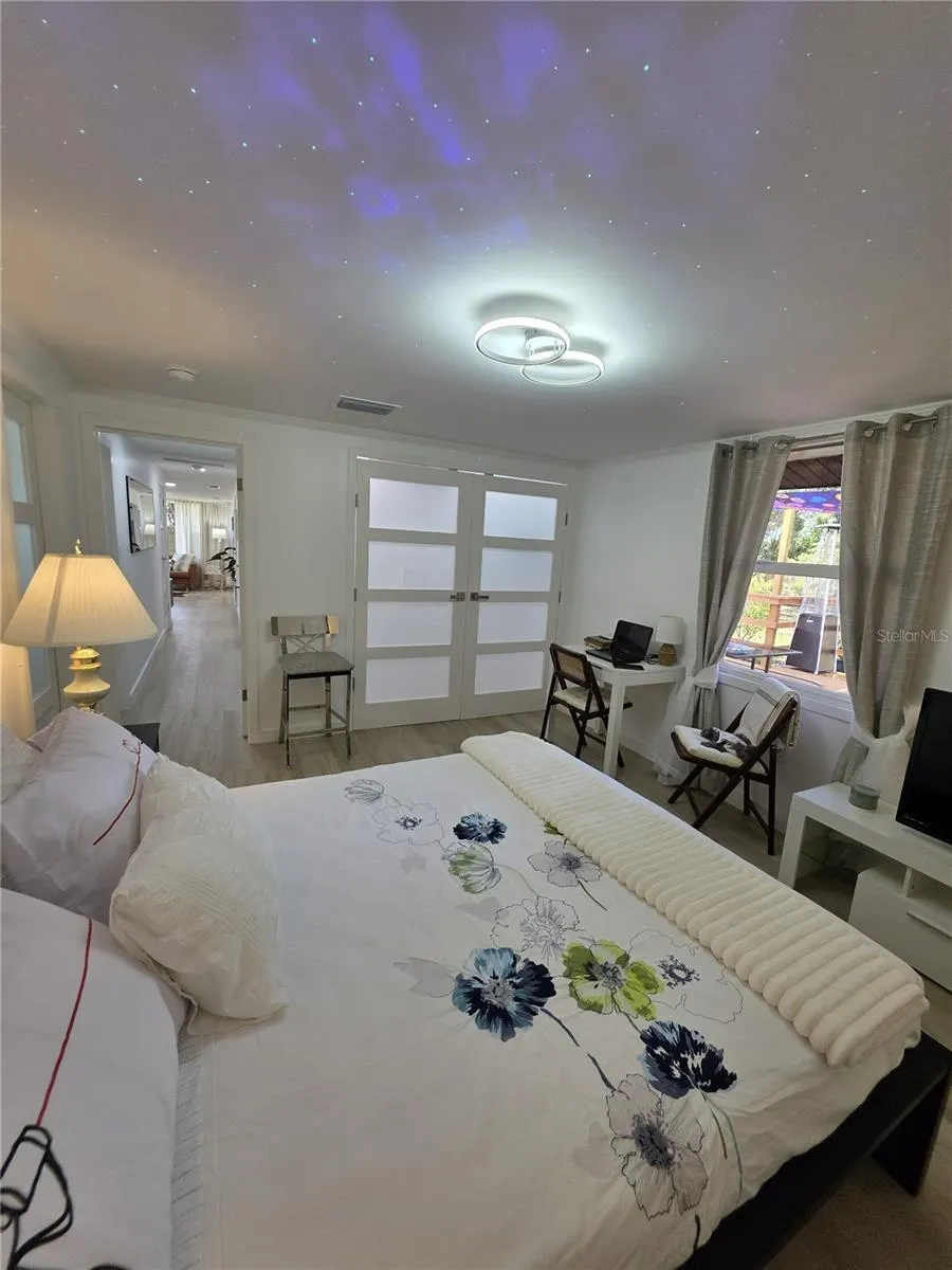 1205 WILLIS AVENUE Sarasota, FL 34232