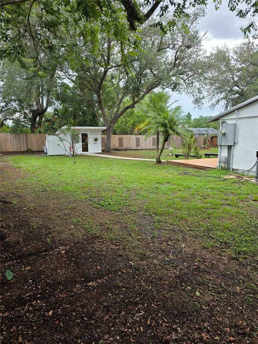1205 WILLIS AVENUE Sarasota, FL 34232