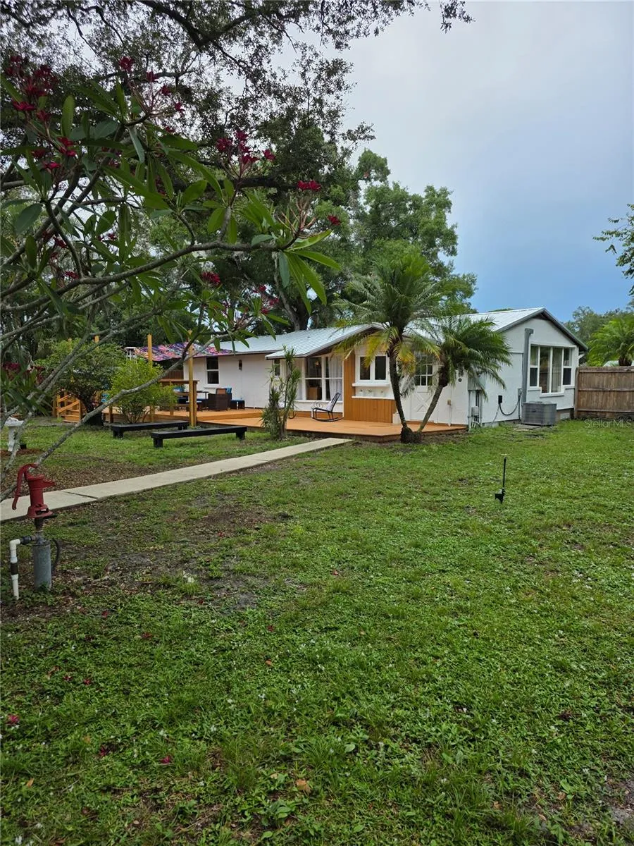 1205 WILLIS AVENUE Sarasota, FL 34232