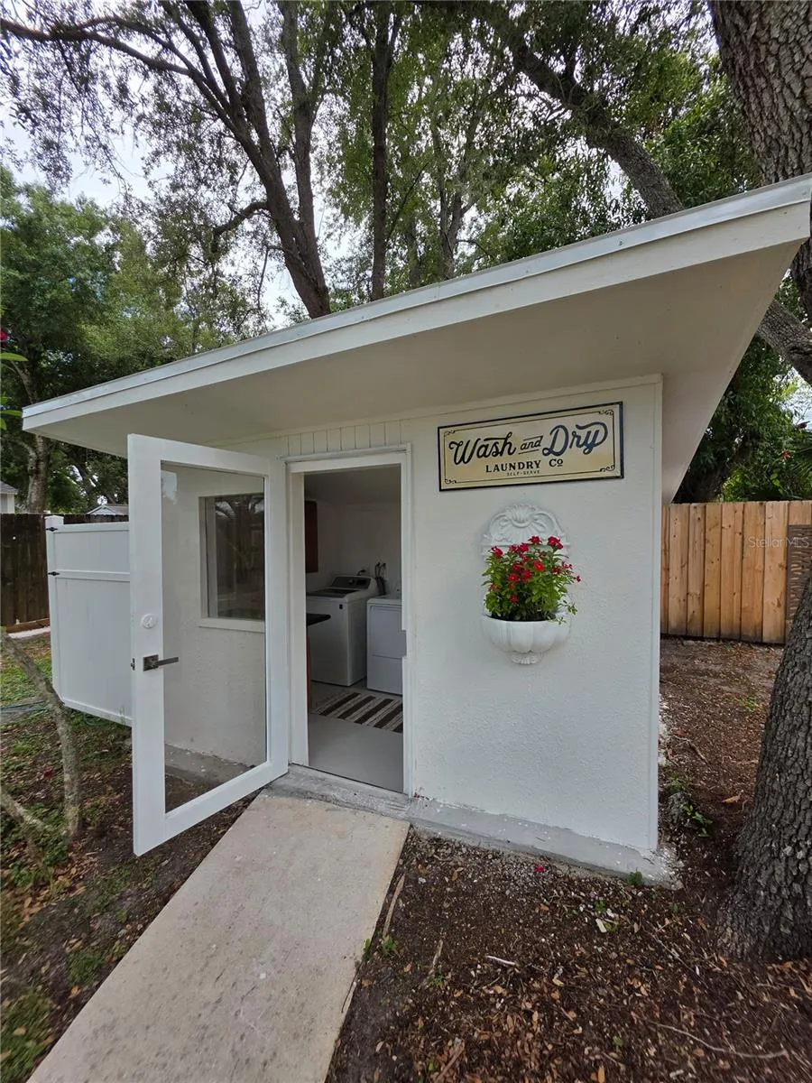 1205 WILLIS AVENUE Sarasota, FL 34232
