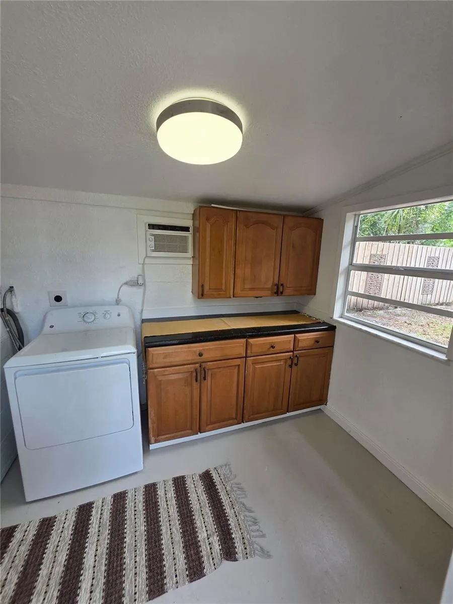 1205 WILLIS AVENUE Sarasota, FL 34232