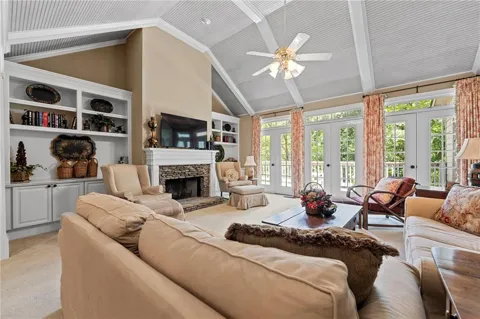 87 Pine Knoll