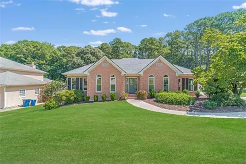 2078 Lakewood Circle SW