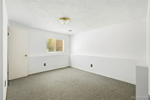 1553 S Carson Street Aurora, CO 80012