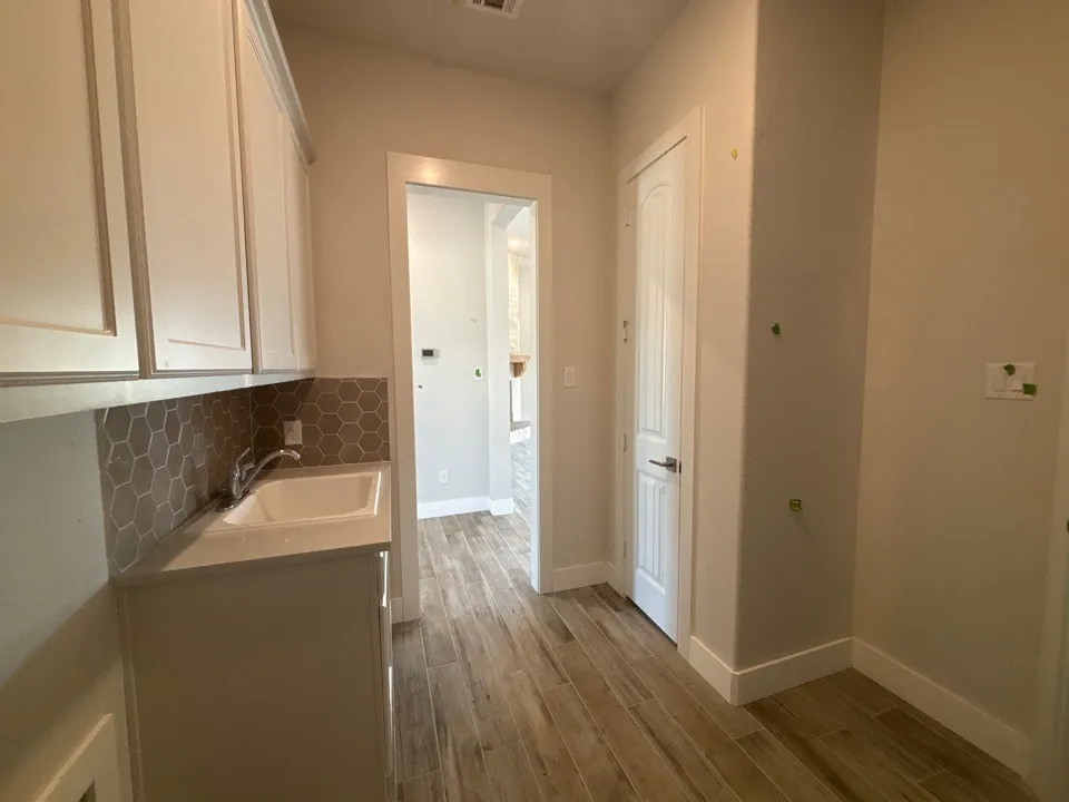 800 Monterrey Circle Van Alstyne, TX 75495