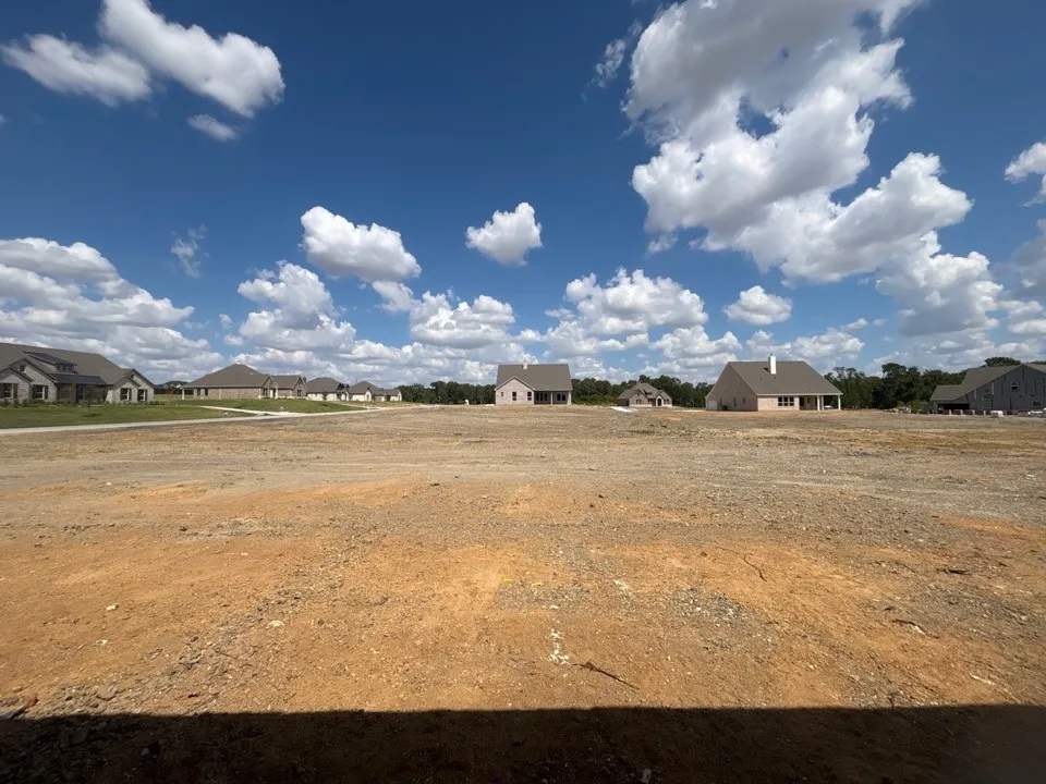 800 Monterrey Circle Van Alstyne, TX 75495