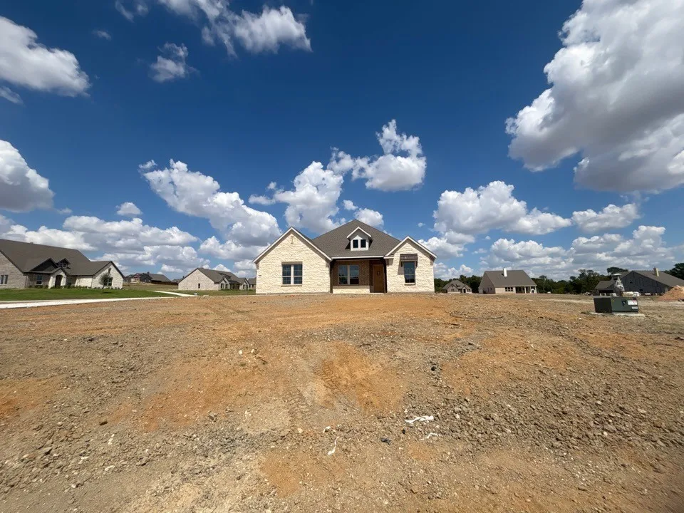 800 Monterrey Circle Van Alstyne, TX 75495