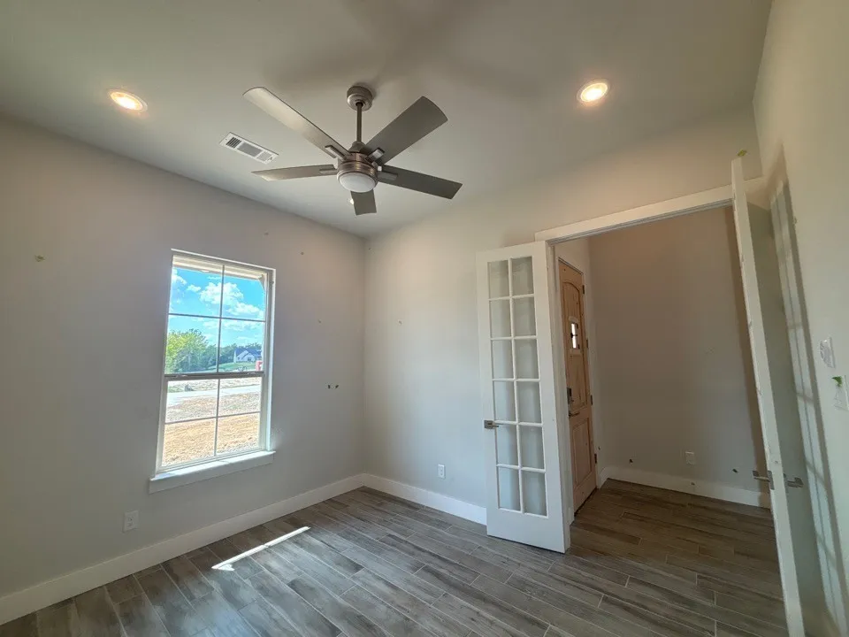 800 Monterrey Circle Van Alstyne, TX 75495
