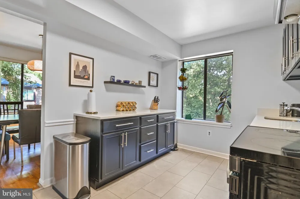 9700 KINGSBRIDGE DRIVE #202 Fairfax, VA 22031