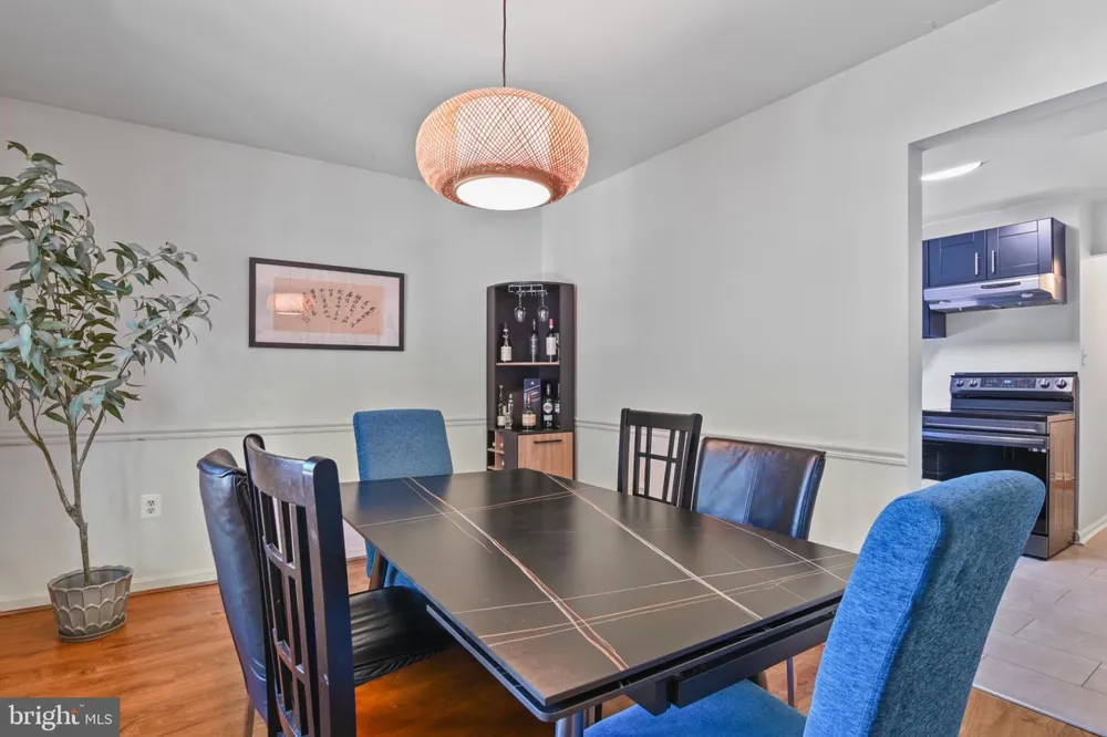 9700 KINGSBRIDGE DRIVE #202 Fairfax, VA 22031