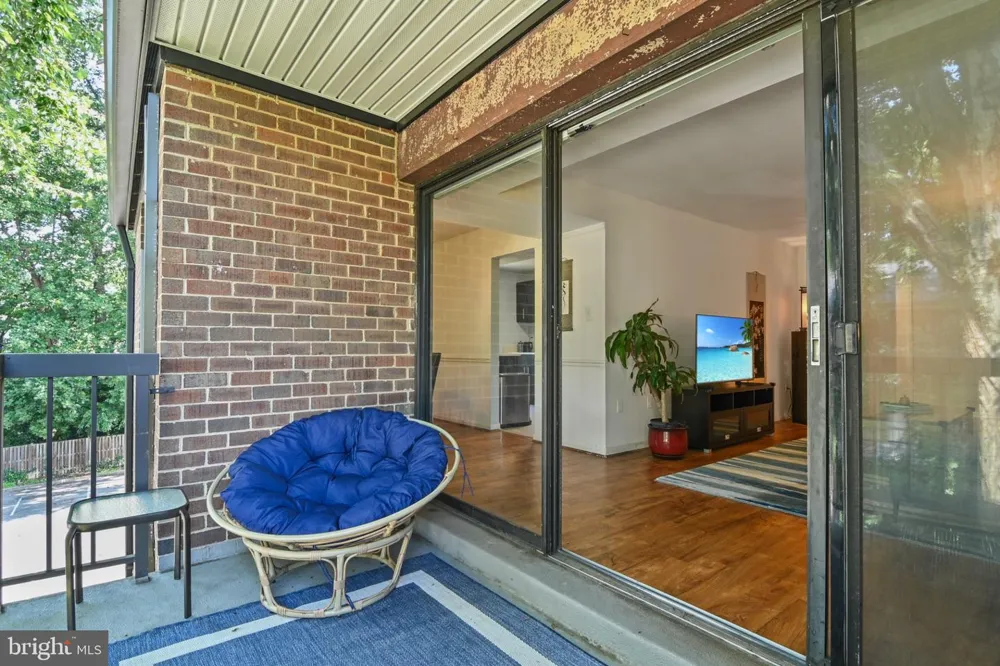 9700 KINGSBRIDGE DRIVE #202 Fairfax, VA 22031