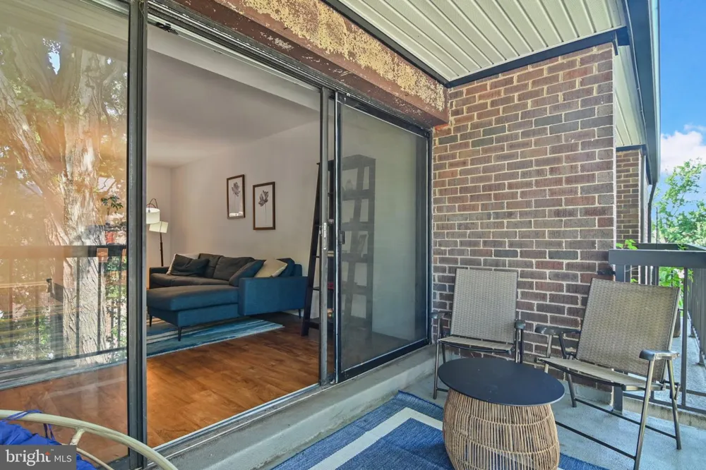 9700 KINGSBRIDGE DRIVE #202 Fairfax, VA 22031