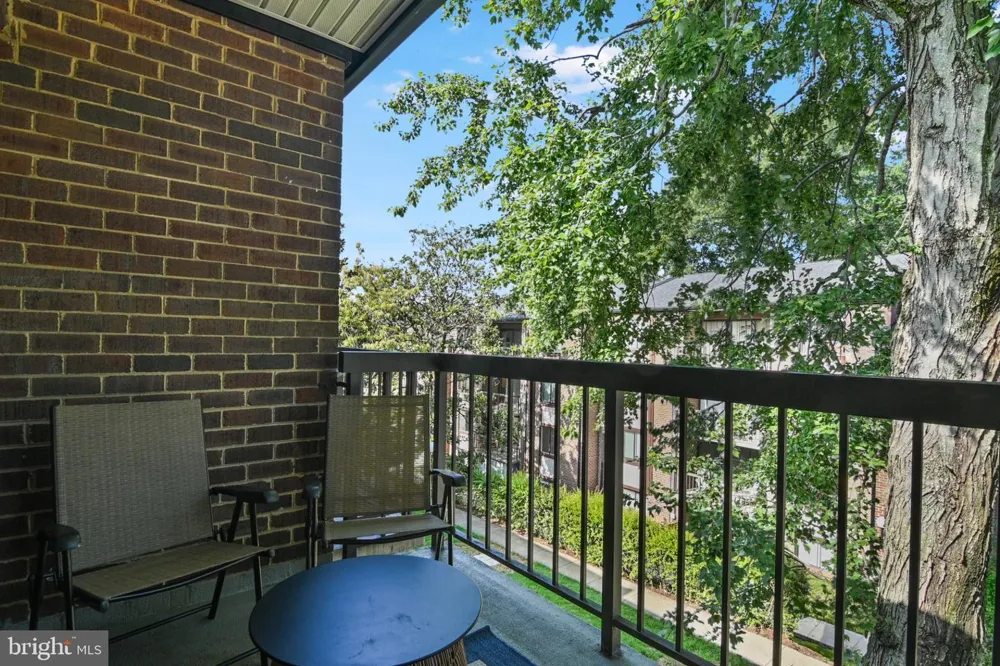 9700 KINGSBRIDGE DRIVE #202 Fairfax, VA 22031