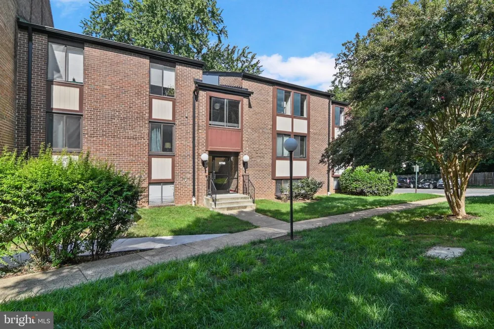 9700 KINGSBRIDGE DRIVE #202 Fairfax, VA 22031