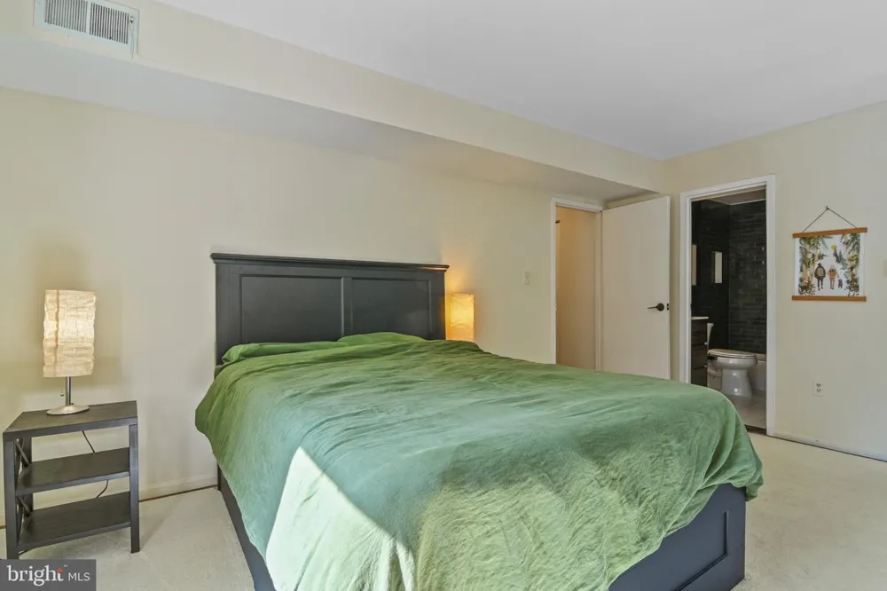 9700 KINGSBRIDGE DRIVE #202 Fairfax, VA 22031