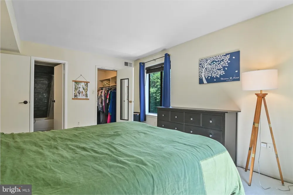 9700 KINGSBRIDGE DRIVE #202 Fairfax, VA 22031